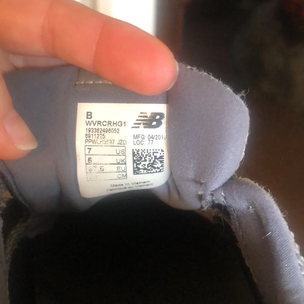 Women’s NB shoes - Picture 6 of 6